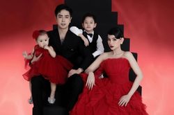 Thu Thủy khoe bộ ảnh giáng sinh rực rỡ bên chồng và 2 con cưng