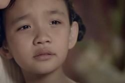 Cô bé khiếm thính 9 năm trước đóng TVC 'Về nhà đón Tết, gia đình trên hết' giờ ra sao?