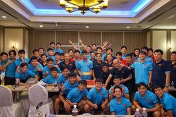 Nhật ký AFF Cup 25/12: Tiến Dũng và Đình Trọng đá bán kết lượt về