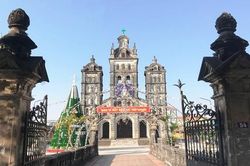 Thánh đường hơn trăm tuổi có 20 cột gỗ lim ở ngoại thành Hà Nội
