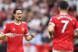 MU đối xử bất công với Cavani