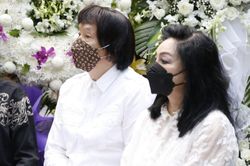 NSND Minh Vương cùng ông xã NSƯT Thanh Kim Huệ lo chỗ yên nghỉ cho nữ nghệ sĩ