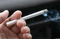 Hút thuốc lá trong xe hơi gây hại như thế nào?