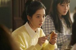 Ji Soo (BlackPink) mặc theo phong cách 40 năm trước