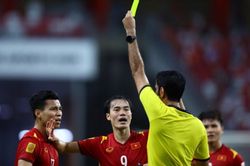 Với sự hên xui của 'ao làng' AFF Cup, đến lượt tuyển Thái Lan run sợ trọng tài?