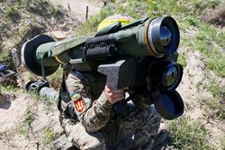 Tên lửa chống tăng Javelin có thể giúp Ukraine chặn đòn tấn công từ Nga?