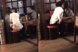 Vừa 'khóa môi' người yêu, chàng trai liền quay sang âu yếm bạn thân khiến dân tình tròn mắt ngạc nhiên