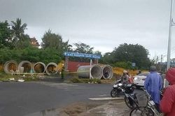 Phát hiện thi thể người đàn ông chết cháy trong ống cống