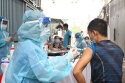 TP.HCM phấn đấu tiêm xong mũi 3 vaccine COVID-19 trước Tết Nguyên đán