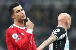 Gary Neville: 'Cầu thủ MU là những kẻ chỉ biết phàn nàn'