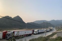 Xe hàng quay đầu, lượng hàng hóa tồn đọng tại cửa khẩu Lạng Sơn giảm còn gần 4.000 xe