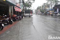 Nhiều đoạn đường bị ngập cục bộ