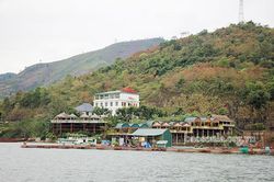 Khảo sát du lịch lòng hồ thủy điện Sơn La tại huyện Quỳnh Nhai
