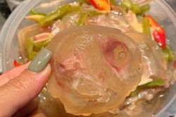 Gân bò muối rau tiến vua chua cay, giòn sần sật khiến chị em 'mê mẩn' đặt mua ăn Tết vừa lạ miệng lại đỡ ngấy