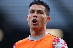Tin MU 29/12: Ronaldo bị tố đe dọa 3 sao MU. Chọn tuyển thủ Uruguay thay Maguire