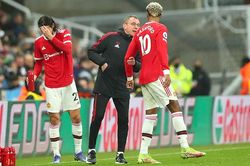 MU hòa Newcastle: Rangnick, đời bây giờ mới gian nan