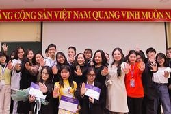 Đặng Thảo My xuất sắc giành Giải Nhất của cuộc thi hùng biện Stand Up 2021.