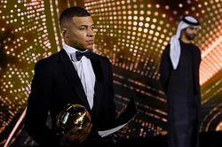 Mbappe cam kết ở lại PSG, đánh bại Real Madrid ở vòng 1/8 Champions League