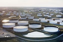 Giá xăng dầu hôm nay 29/12: Dầu Brent tăng sát mức 80 USD/thùng