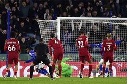 Salah đá hỏng phạt đền, Liverpool không thắng 2 trận liền ở Premier League