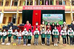 Trao quà 'Đông ấm vùng cao'