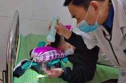 Điện thoại phát nổ khi sạc pin, nam sinh Hà Tĩnh bị dập nát bàn tay