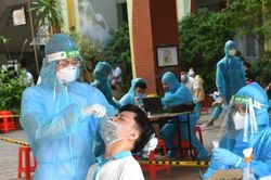 Bộ Y tế đưa ra quy định mới: Bắt tay, ôm hôn... với F0 mới là F1