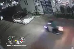 Tranh cãi 'nảy lửa' clip cô gái vừa chạy xe máy vừa bấm điện thoại, tông thẳng vào ô tô đang dừng đỗ