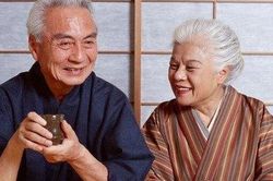 Người Nhật có tuổi thọ cao nhất thế giới nhờ 4 điều không bao giờ làm trong bữa tối