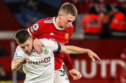 ĐIỂM NHẤN MU 3-1 Burnley: Ngày McTominay làm 'ông chủ'. Ronaldo ghi bàn nhưng vẫn kém duyên