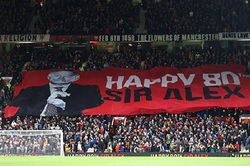CĐV MU tặng quà đặc biệt chúc mừng sinh nhật thứ 80 của Sir Alex Ferguson