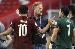 Bóng đá Việt Nam hôm nay: Trọng Hoàng chia tay Viettel. HLV Thái Lan tin vào phong thủy