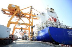 Nỗ lực thích ứng, xuất nhập khẩu 2021 lập kỳ tích