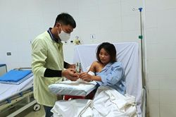 Thanh Hóa: Lần đầu tiên nối thành công cánh tay đứt lìa cho người bị tai nạn