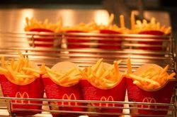 Thiếu nguồn cung, McDonald's tức tốc thuê 3 chuyên cơ chở khoai tây đến Nhật Bản