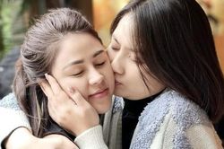 Ngọc Lan – Lương Thu Trang ôm hôn thắm thiết sau 2 tháng gặp lại