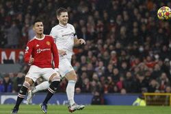 CĐV choáng váng khi thấy Ronaldo bỏ lỡ cơ hội ghi bàn
