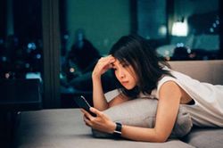 Sau ly hôn tôi đến nhà chị gái ở nhờ, đêm muộn nghe được cuộc nói chuyện của vợ chồng chị ấy mà nước mắt tôi chảy dài