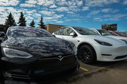 Tesla thu hồi gần nửa triệu xe điện để sửa lỗi có thể dẫn đến tai nạn