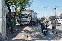 TPHCM: Xe tải tông liên hoàn, 2 người thương vong