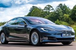 Tesla triệu hồi hàng trăm nghìn xe điện do nguy cơ va chạm