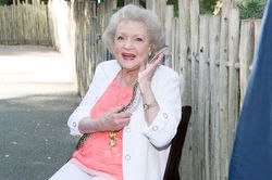 'Biểu tượng truyền hình Mỹ' Betty White qua đời ở tuổi 99