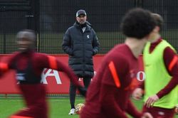 Trước đại chiến Chelsea, Liverpool ghi nhận thêm 3 cầu thủ mắc Covid-19