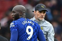 HLV Tuchel bực mình Lukaku 'phá' Chelsea lúc dầu sôi lửa bỏng