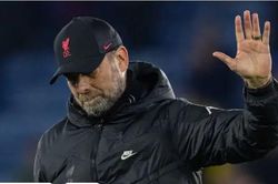 Liverpool xanh mặt, HLV Klopp dính Covid-19 lỡ đấu Chelsea