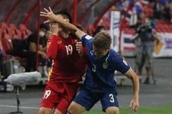 Theerathon Bunmathan chơi xấu nhất AFF Cup 2020