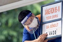 Từ năm 2022, giá xăng dầu được điều chỉnh mỗi tháng 3 lần