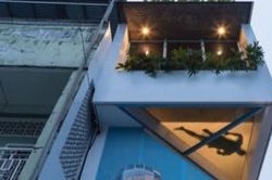 Mẹ xây nhà trên cây làm quà tặng mừng con