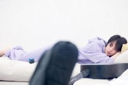 Mặt mộc Jin BTS thế nào mà anti-fan khăng khăng trang điểm 24/24