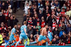 Thất bại trước Man City, Arsenal lập kỷ lục về số lần nhận thẻ đỏ